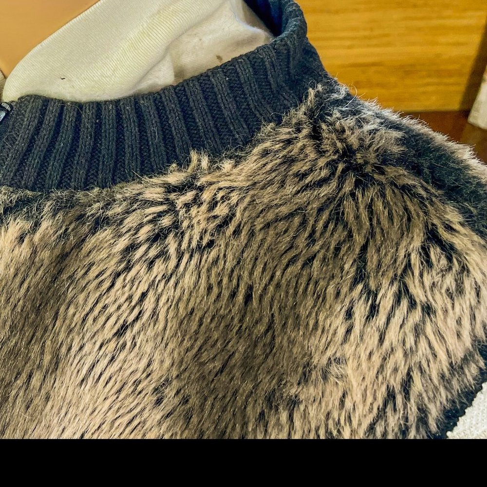 ▪️OUTDOOR EDITION BY PARKHURST▪️Black Knit Back Taupe Faux Fur Vest - Picture 4 of 5